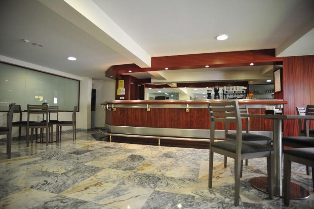 סנטיאגו דה קומפוסטלה Hotel Windsor מראה חיצוני תמונה